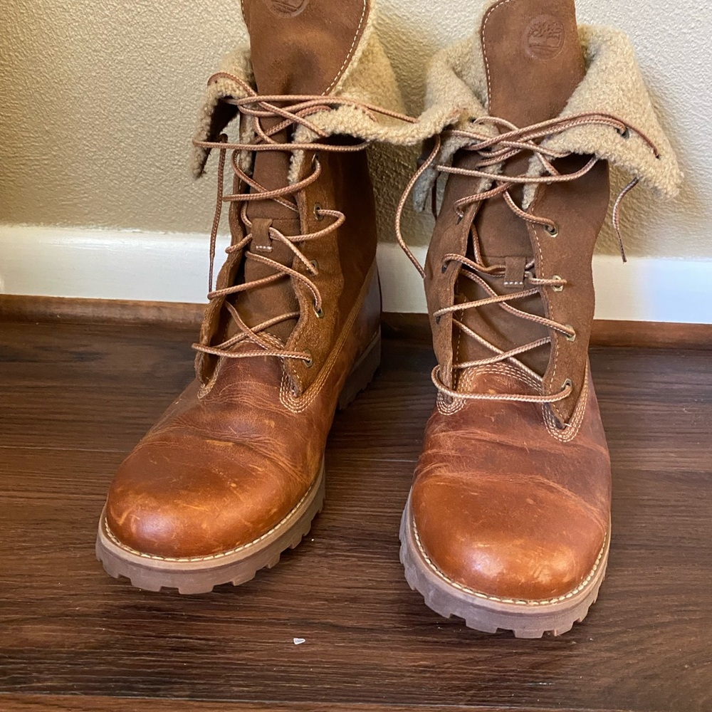 Timberland Boys Tan Leather Combat Boots
Boys size 6.5
Never Worn